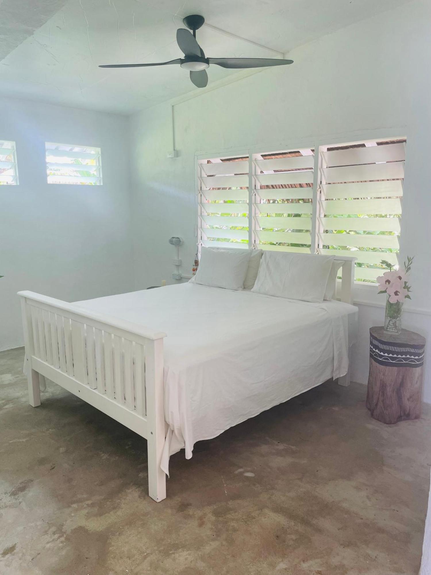 Eton Banana Bay Beach Club Bed & Breakfast エクステリア 写真