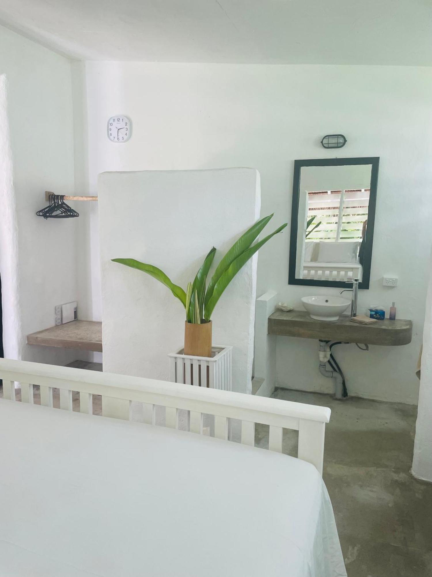 Eton Banana Bay Beach Club Bed & Breakfast エクステリア 写真