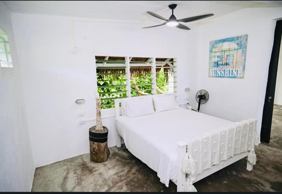 Eton Banana Bay Beach Club Bed & Breakfast エクステリア 写真