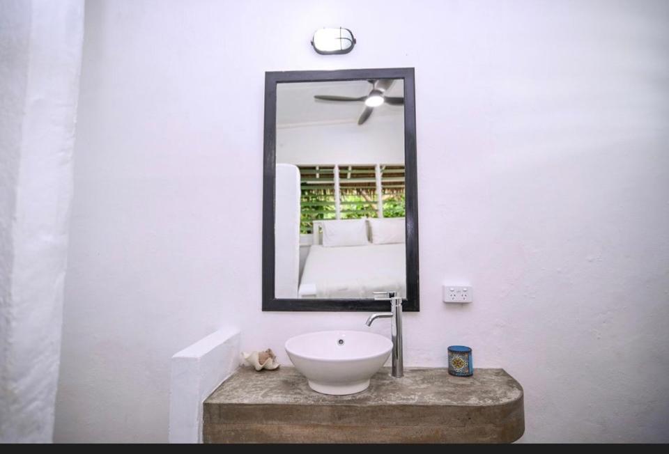 Eton Banana Bay Beach Club Bed & Breakfast エクステリア 写真